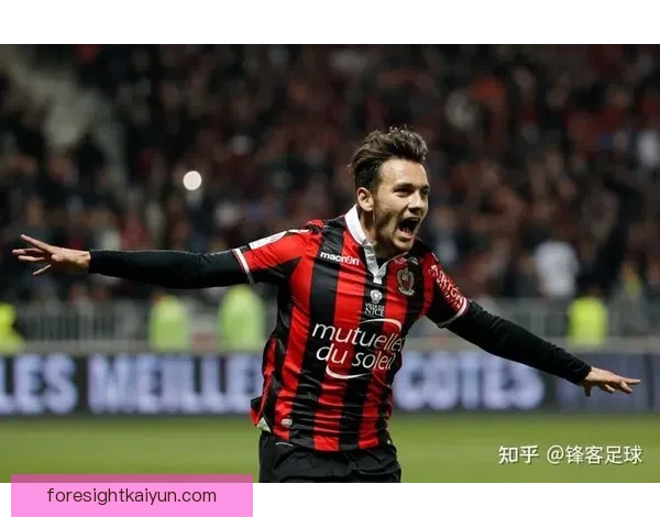 阿什拉夫担任国家队队长角色后表现稳健，持续提升球队右路攻防能力